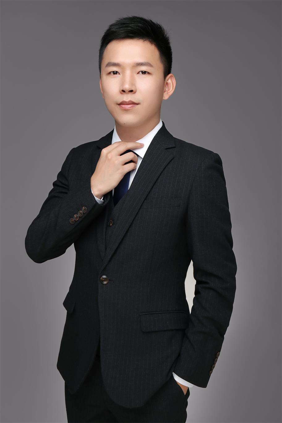 唐亦辰 视觉与舞美负责人